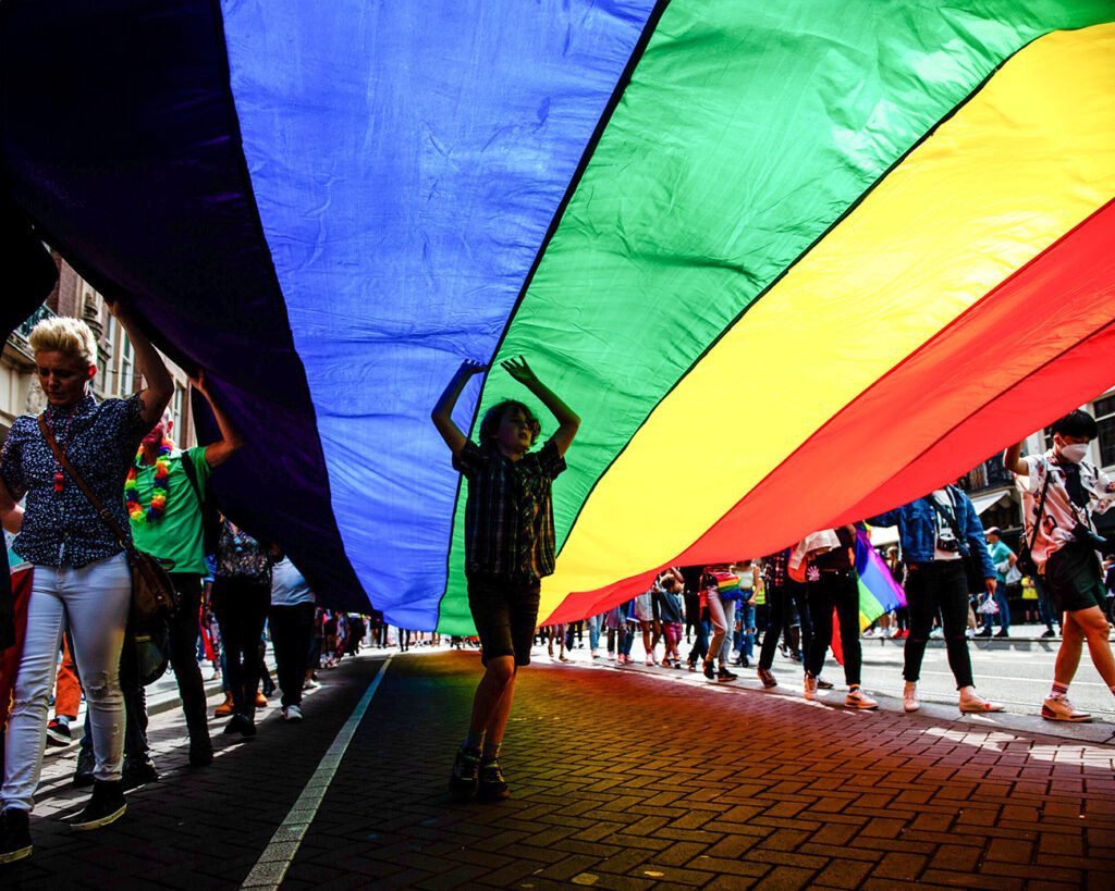 nooit toegeven aan homofobie en racisme
