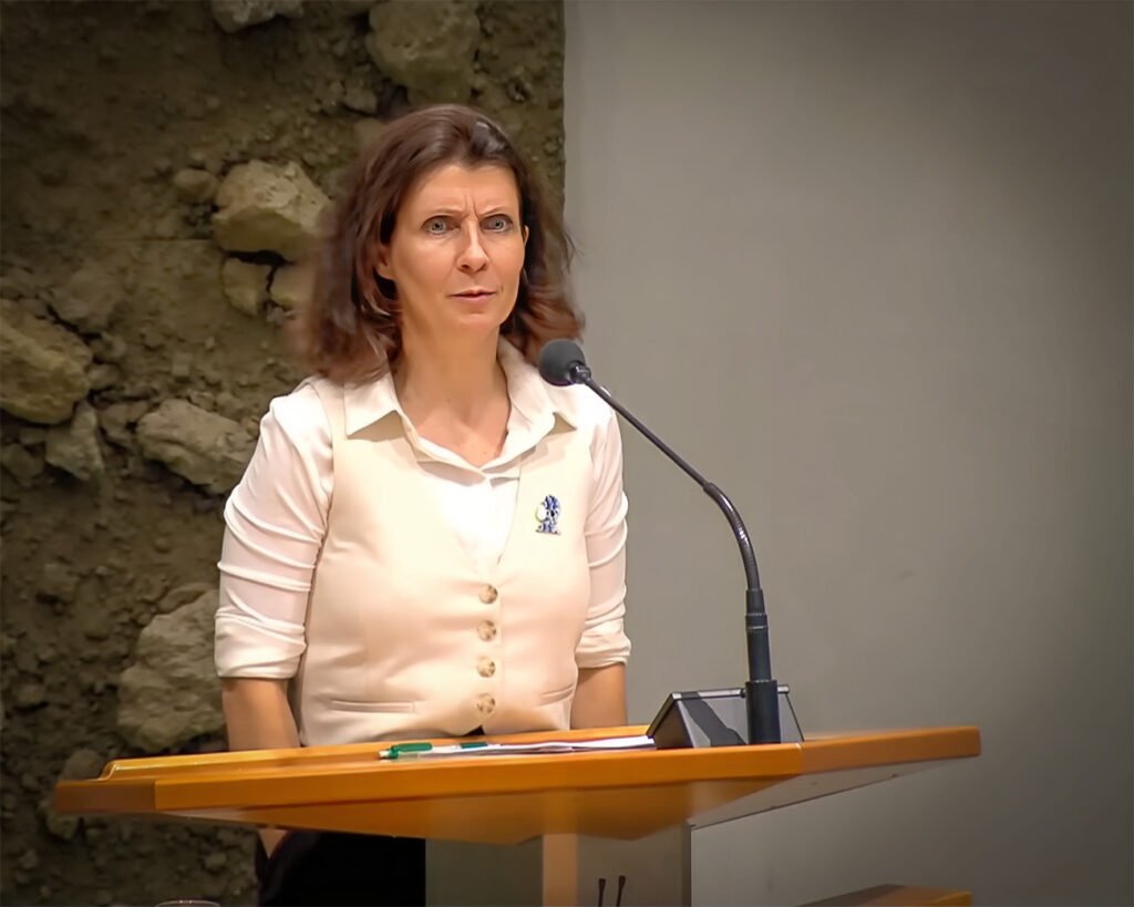 Esther Ouwehand spreekt in de Tweede Kamer tijdens de Algemene Politieke Beschouwingen.