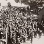 Stakende bootwerkers in de Czaar Peterstraat in Amsterdam tijdens 1917, voorafgaand aan de revolutionaire onrust van november 1918.