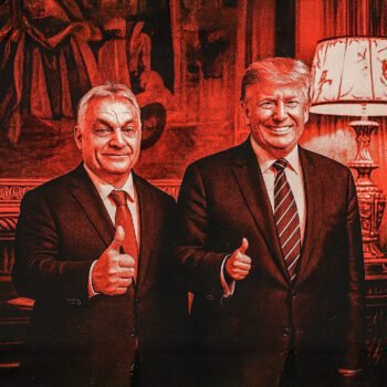 Viktor Orbán en Donald Trump geven duim omhoog tijdens ontmoeting, symbool voor opkomst autoritaire leiders binnen radicaal-rechts