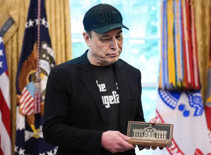 Elon Musk houdt een gouden sleutel tot het Witte Huis vast