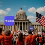 Demonstranten vullen de trappen van het Missouri State Capitol tijdens de No Kings-protesten in Jefferson City