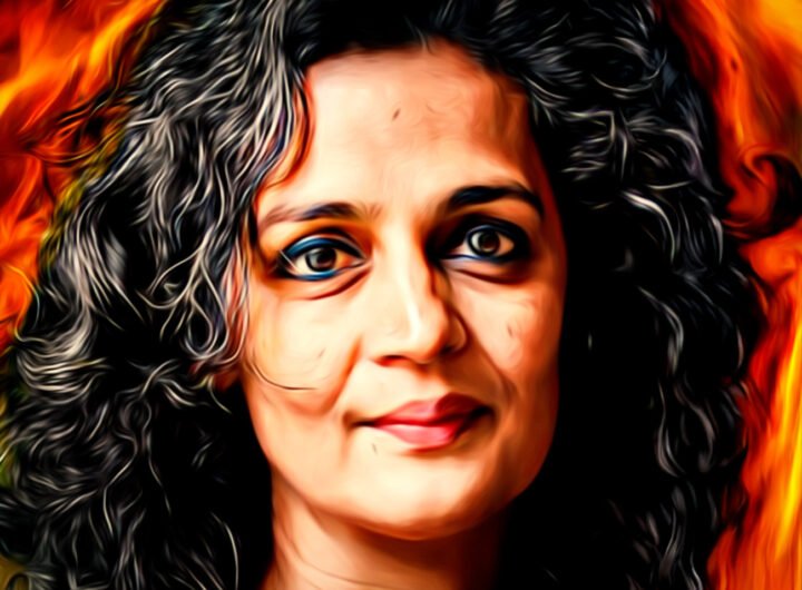 Portret van Arundhati Roy met vurige achtergrond