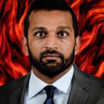 Portret van een man in pak voor een achtergrond van rode vlammen met de tekst “liar liar, pants on fire”.