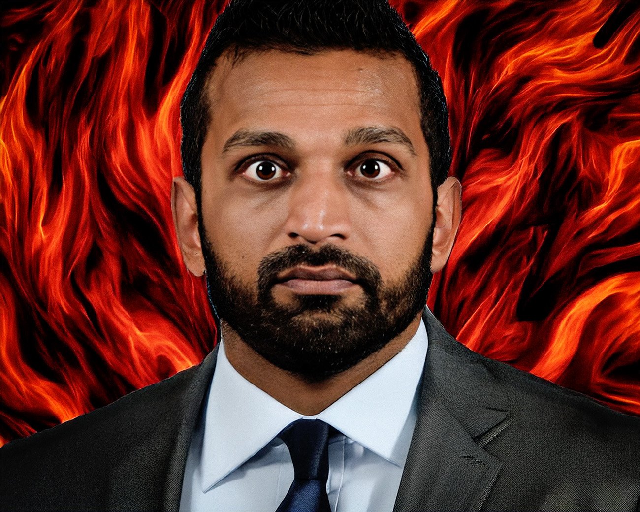 Portret van een man in pak voor een achtergrond van rode vlammen met de tekst “liar liar, pants on fire”.