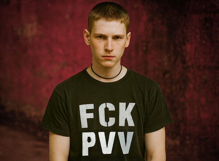 Jongere draagt een T-shirt met kritiek op de PVV