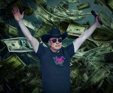 Elon Musk met opgeheven armen terwijl dollars om hem heen vallen, symbool voor zijn miljardeneis bij Tesla.