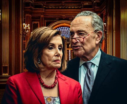 Nancy Pelosi en Chuck Schumer in gesprek in een formele politieke setting