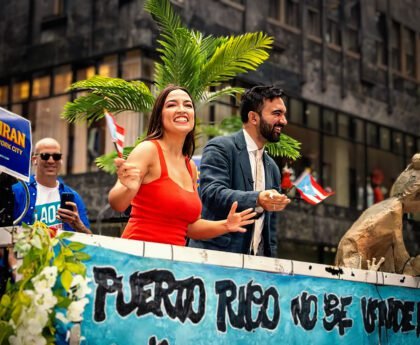 Alexandria Ocasio-Cortez en Zohran Mamdani tijdens een optocht ter ondersteuning van een onafhankelijk Puerto Rico
