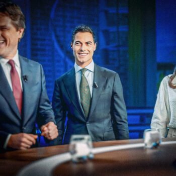Rob Jetten en andere partijleiders tijdens verkiezingsdebat 2025
