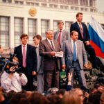 Boris Jeltsin spreekt vanaf een tank voor het Russische parlement tijdens de mislukte staatsgreep in Moskou in augustus 1991.