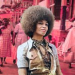 Angela Davis bij een essay over zwarte vrouwen, overleving en de mythe die structureel geweld verdoezelt.