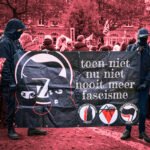 Demonstranten in Utrecht houden een spandoek vast met de tekst “toen niet, nu niet, nooit meer fascisme” tijdens een anti-fascistische actie.