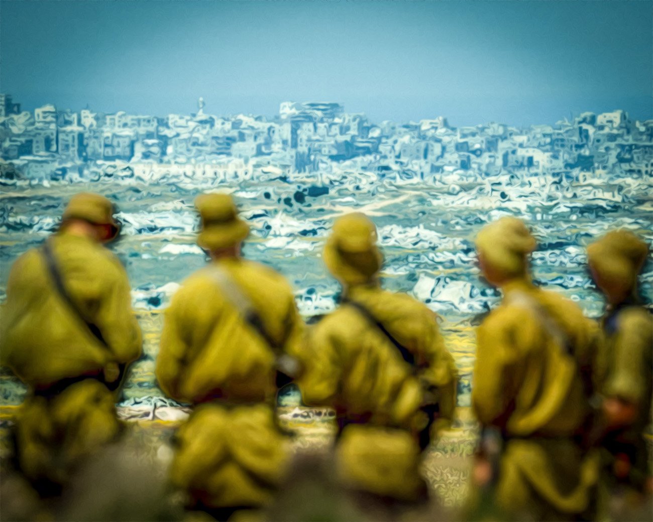 Israëlische militairen kijken uit over de verwoeste Palestijnse stad Jabalia in het noorden van de Gazastrook.