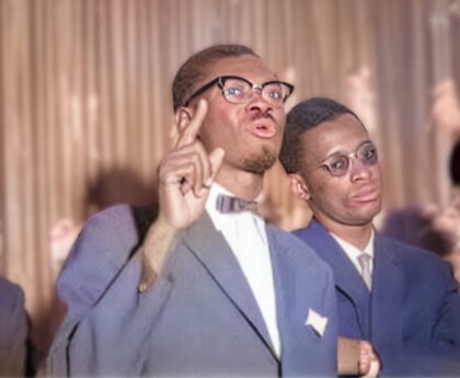 Patrice Lumumba spreekt tijdens een bijeenkomst in Congo in 1960