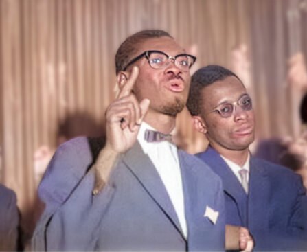 Patrice Lumumba spreekt tijdens een bijeenkomst in Congo in 1960