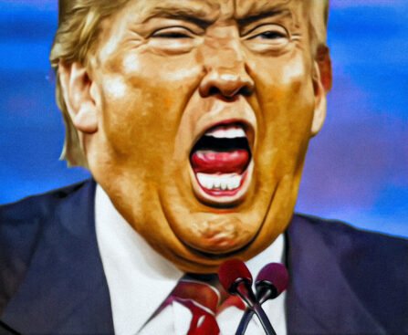 Trump schreeuwt achter microfoons tijdens een toespraak, als beeld bij Trumpisme, vijanddenken en autoritaire politiek.